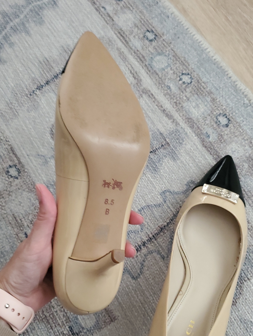 Coach Zan Patent Leather Tan Black Pointy Toe Heels Pumps Sz8.5 - Picture 9 of 14